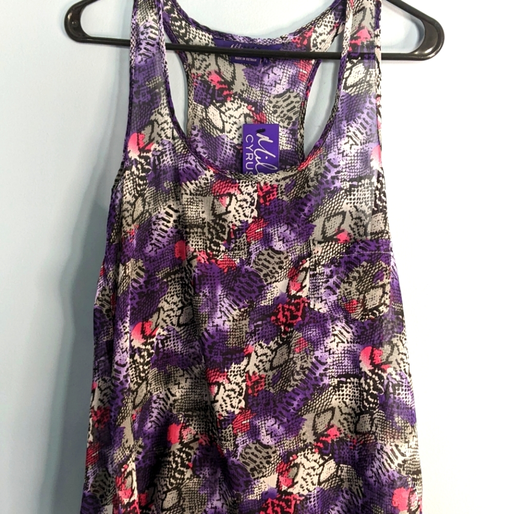 Miley Cyrus Light, Racetrack Tank